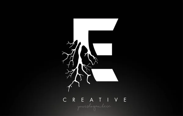 Letra E Logotipo de diseño con rama de árbol creativo. E Letra Árbol Ic — Vector de stock