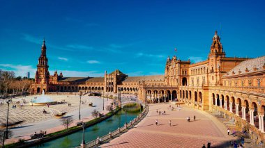 Seville, İspanya - 10 Şubat 2020: Plaza de Espana İspanya Meydanı Mimari Güzel Sevilla İspanya Şehir Merkezi