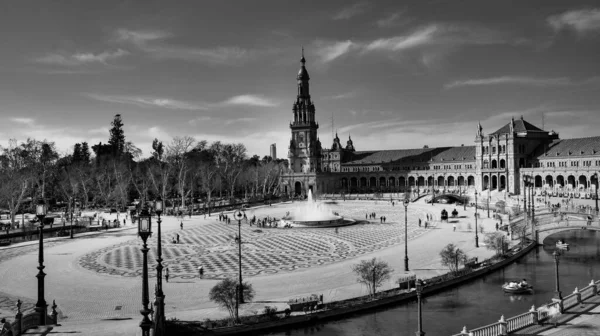 西班牙塞维利亚 2020年2月10日 西班牙塞维利亚市中心埃斯帕纳广场 Plaza Espana Spain 的黑白摄影 — 图库照片