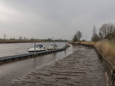 Castle evenburg leer ve nehir leda