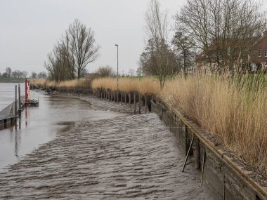 Castle evenburg leer ve nehir leda