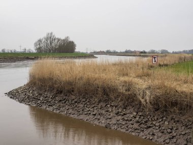 Castle evenburg leer ve nehir leda