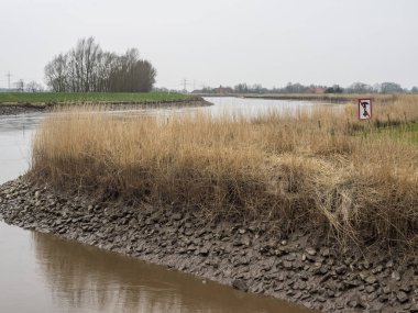 Castle evenburg leer ve nehir leda