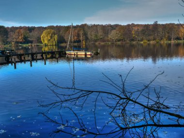 Alman muensterland 'inde bir nehirde sonbahar