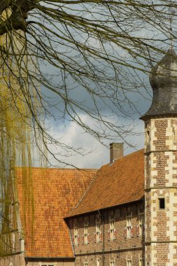 Almanya 'daki Raesfeld Şatosu' nda bahar geldi.