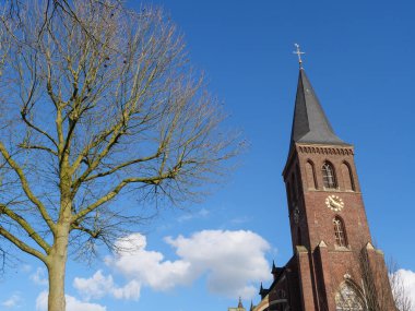 Alman Muensterland 'inde bahar vakti güneşli bir gün.,