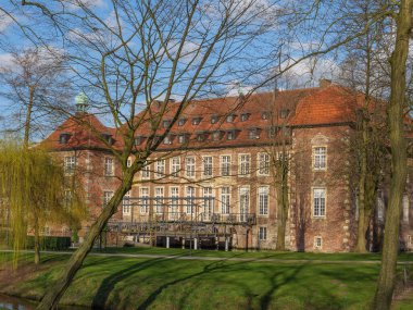 Alman Muensterland 'inde bahar vakti güneşli bir gün.,