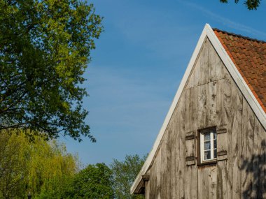Borken şehrinin yakınlarındaki Alman muensterland 'inde bahar geldi.