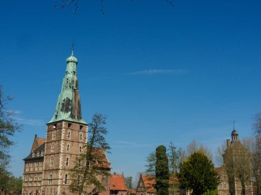 Borken şehrinin yakınlarındaki Alman muensterland 'inde bahar geldi.