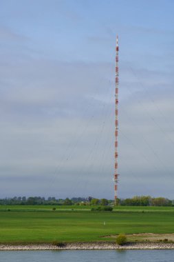 Almanya 'da Wesel şehrinin yakınlarındaki Ren nehri.