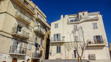 Korsika Akdeniz 'de güzel bir Fransız adasıdır.