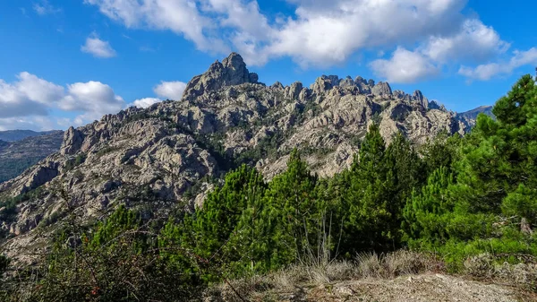 Córcega es una hermosa isla francesa en el mar Mediterráneo — Foto de Stock