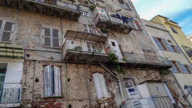 Korsika Akdeniz 'de güzel bir Fransız adasıdır.