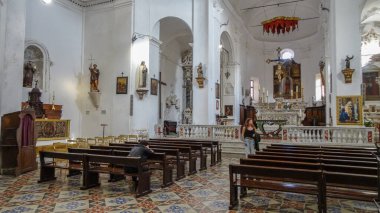 Korsika Akdeniz 'de güzel bir Fransız adasıdır.