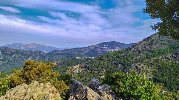 Córcega es una hermosa isla francesa en el mar Mediterráneo —  Fotos de Stock