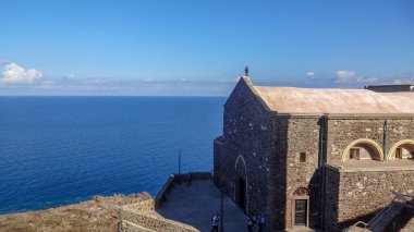 Sardunya Akdeniz 'de güzel bir İtalyan adasıdır.