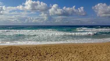 Sardunya Akdeniz 'de güzel bir İtalyan adasıdır.