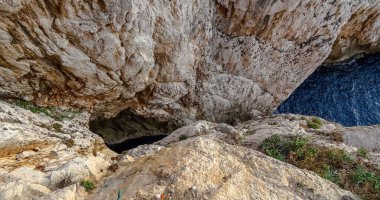 Sardunya Akdeniz 'de güzel bir İtalyan adasıdır.