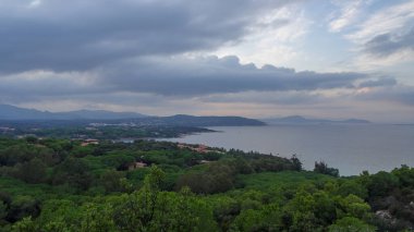 Sardunya Akdeniz 'de güzel bir İtalyan adasıdır.