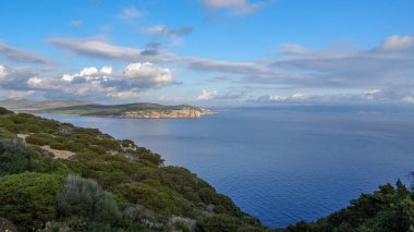 Sardunya Akdeniz 'de güzel bir İtalyan adasıdır.