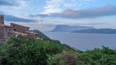 Sardunya Akdeniz 'de güzel bir İtalyan adasıdır.