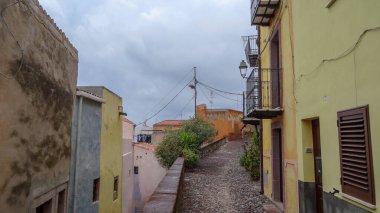 Sardunya Akdeniz 'de güzel bir İtalyan adasıdır.