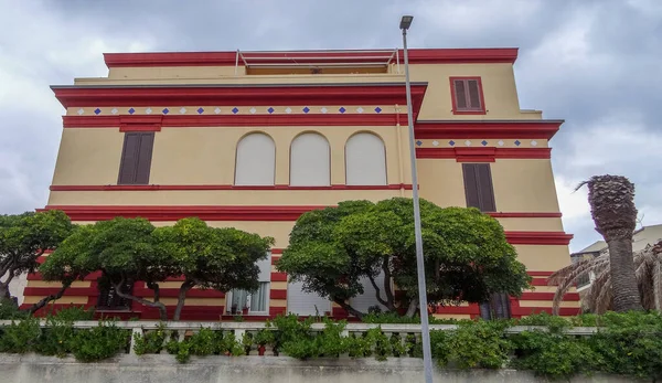 Sardunya Akdeniz 'de güzel bir İtalyan adasıdır.