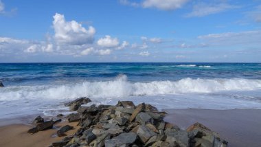 Sardunya Akdeniz 'de güzel bir İtalyan adasıdır.