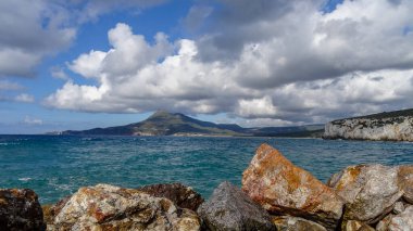 Sardunya Akdeniz 'de güzel bir İtalyan adasıdır.
