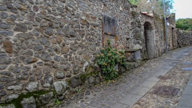 Sardunya Akdeniz 'de güzel bir İtalyan adasıdır.