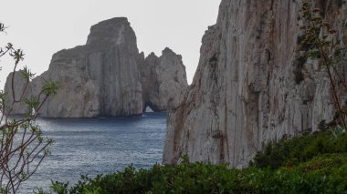 Sardunya Akdeniz 'de güzel bir İtalyan adasıdır.