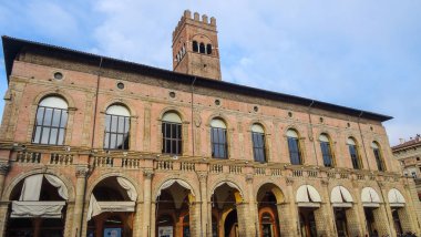 Bolonya popüler bir İtalyan şehridir.