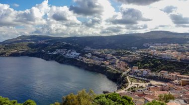 Sardunya Akdeniz 'de güzel bir İtalyan adasıdır.