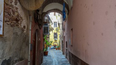 Sardunya Akdeniz 'de güzel bir İtalyan adasıdır.