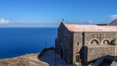 Sardunya Akdeniz 'de güzel bir İtalyan adasıdır.