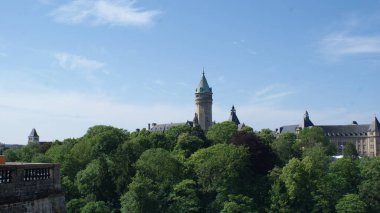 Lüksemburg küçük ama güzel bir ülkedir.