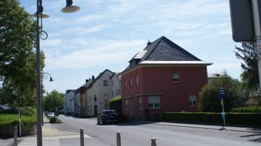 Lüksemburg küçük ama güzel bir ülkedir.