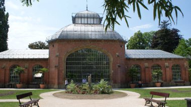 Metz, Fransa 'nın Lorraine şehrinde güzel bir şehirdir.