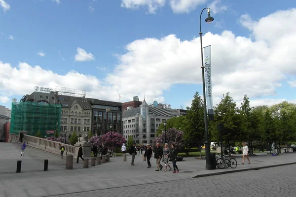 オスロはノルウェーの首都で、公園がある美しい都市です。 — ストック写真