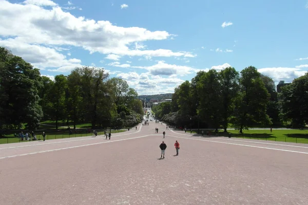 Oslo is een hoofdstad van Noorwegen, prachtige stad met parken — Stockfoto