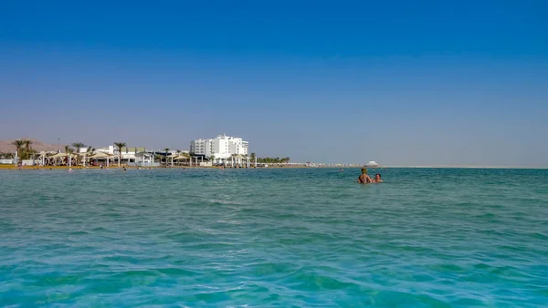 En Bokek Ölü Deniz 'de popüler bir tatil beldesidir, İsrail — Stok fotoğraf