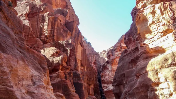 Petra est une ville ancienne en Jordanie — Photo