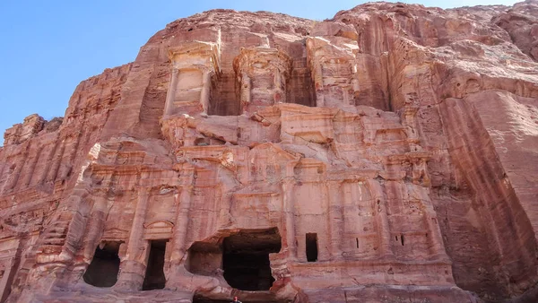 Petra est une ville ancienne en Jordanie — Photo