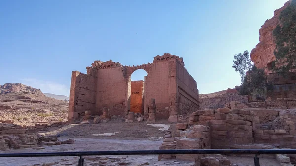 Petra es una antigua ciudad en Jordania — Foto de Stock