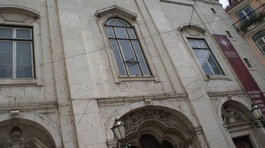 Lizbon Portekiz 'in başkentidir ve çok güzel bir şehirdir.