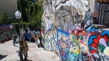 Lizbon Portekiz 'in başkentidir ve çok güzel bir şehirdir.
