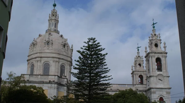 Lisboa é a capital de Portugal e uma cidade muito bonita — Fotografia de Stock