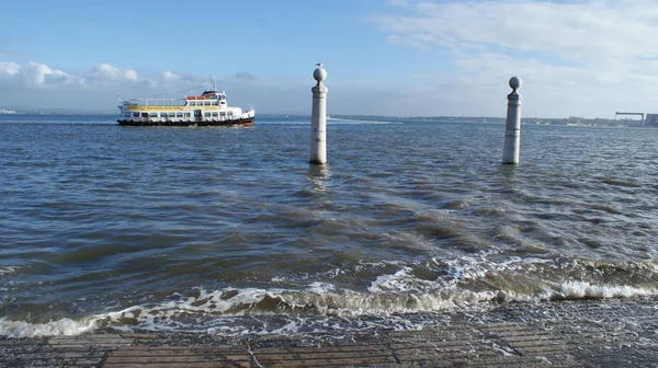 Lissabon är Portugals huvudstad och en mycket vacker stad — Stockfoto