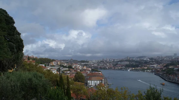 Krásné Porto - město v Portugalsku v blízkosti oceánu — Stock fotografie