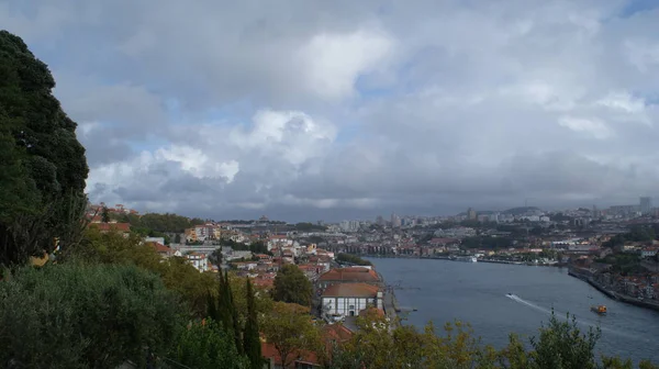 Hermosa Oporto - ciudad en Portugal cerca del océano —  Fotos de Stock